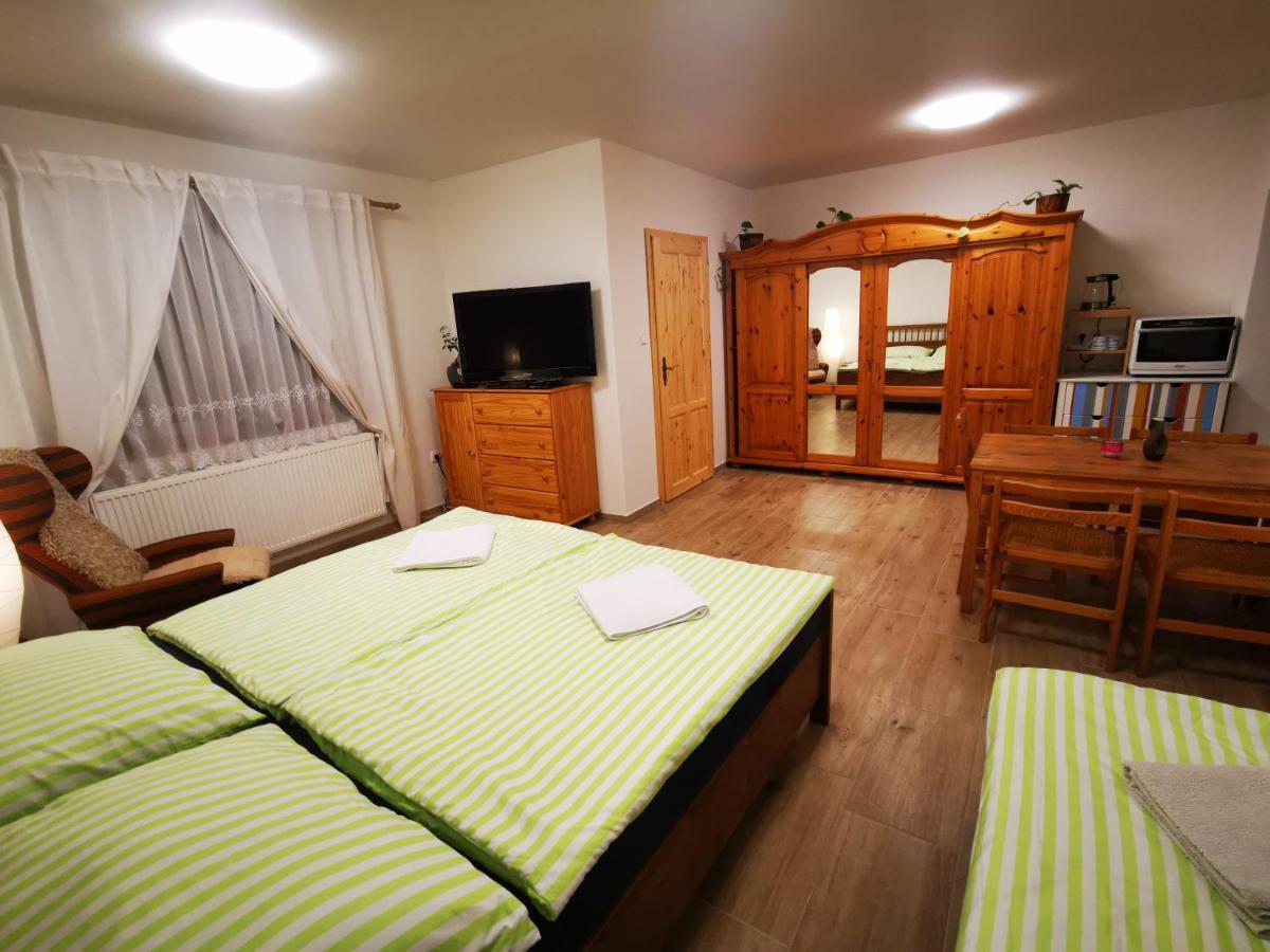 Apartman Na Namesti 55 Drnholec Exterior photo